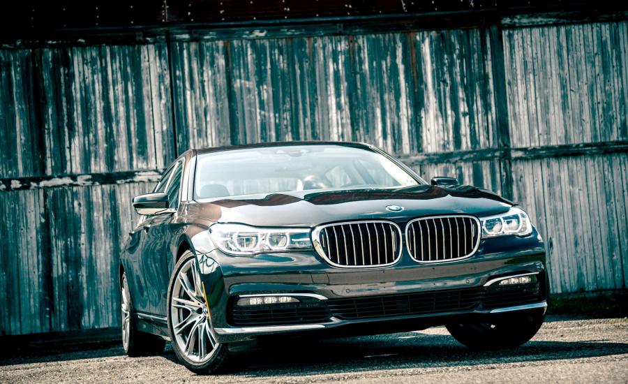  BMW 740i 2016 года  (NA) (фото 2 из 10)